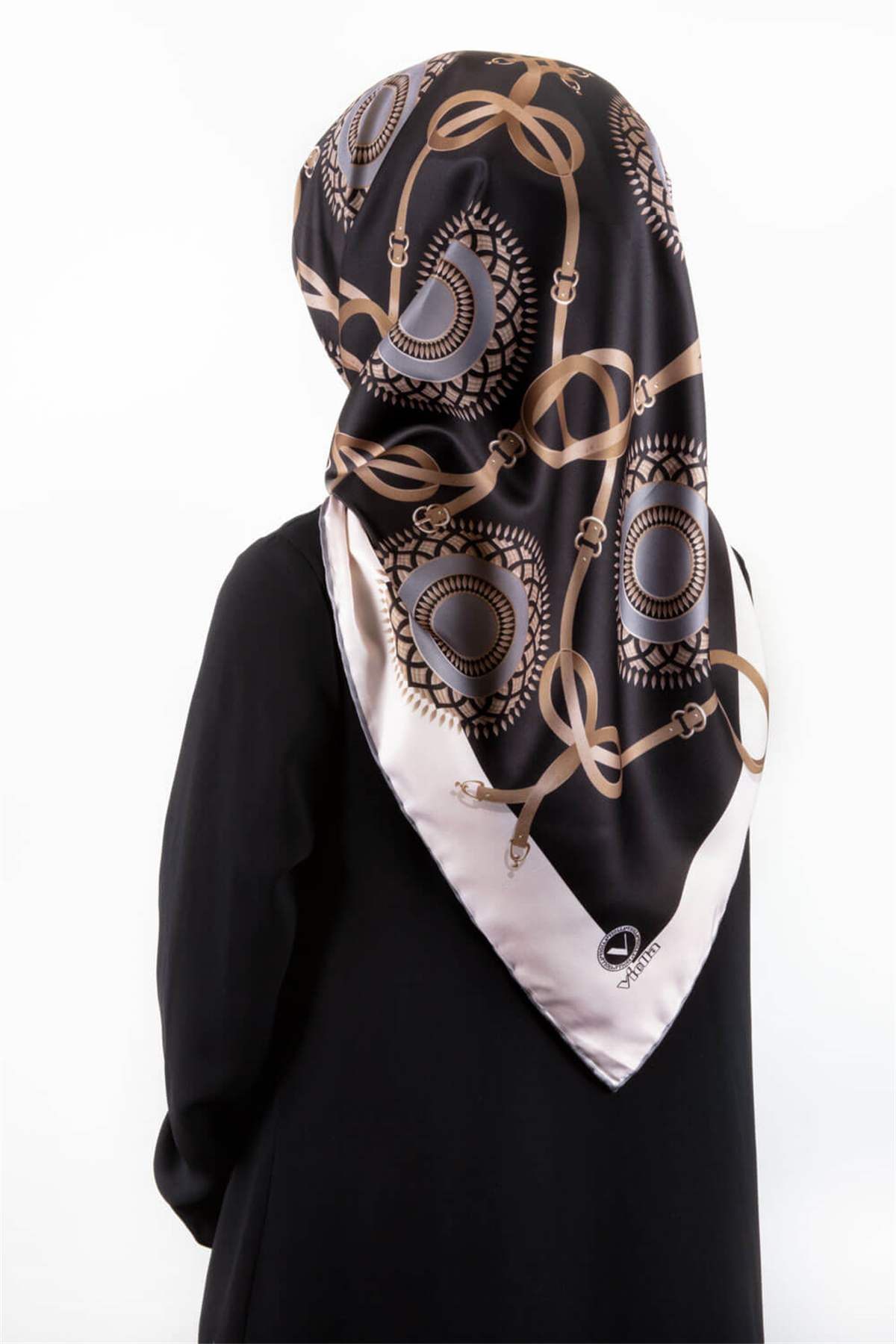 Twill Kemerli Ve Geometrik Desenli Gri Renkli 90x90 Eşarp (İpek İçermez) Kenar Dikiş Şekli El Dikişli