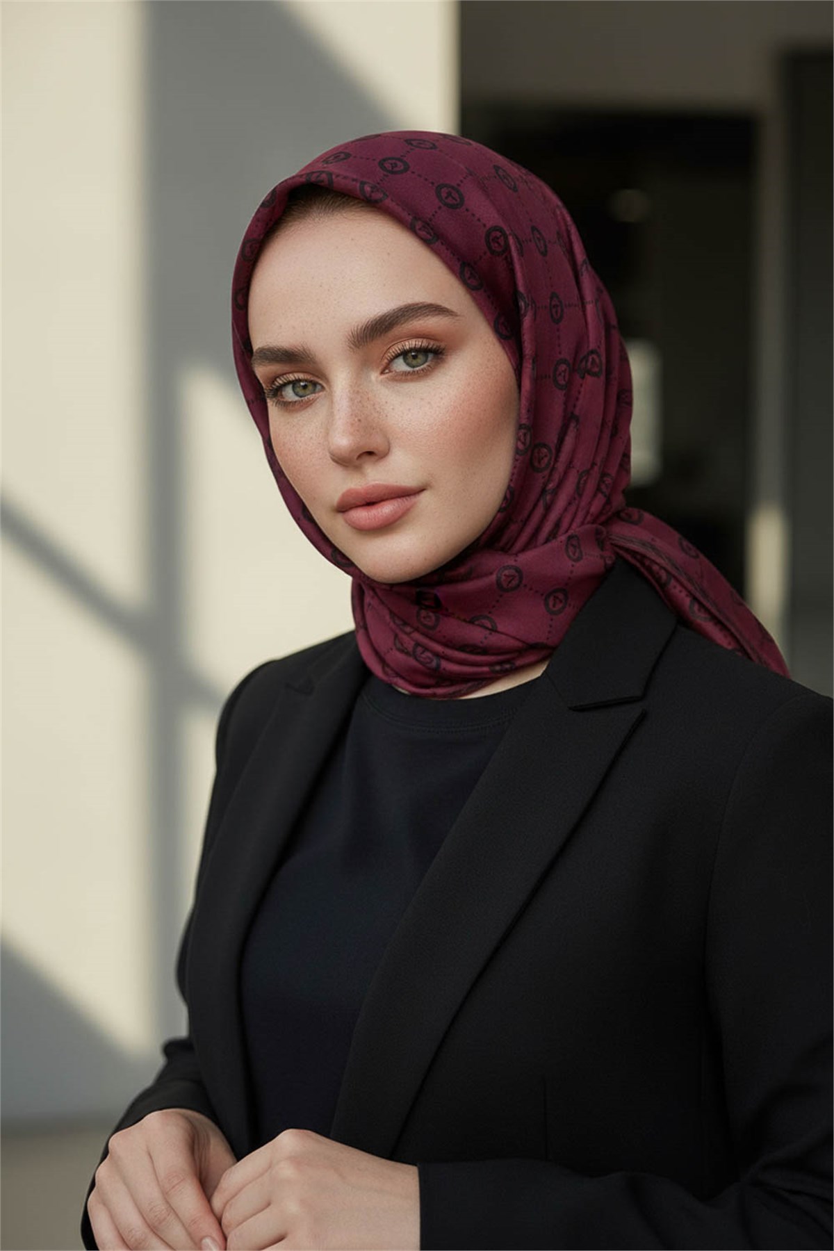 %100 Saf İpek Şal İnce Saten Vual Dokuma V Logo Desenli Bordo 2 Renkli 90x210 Şal