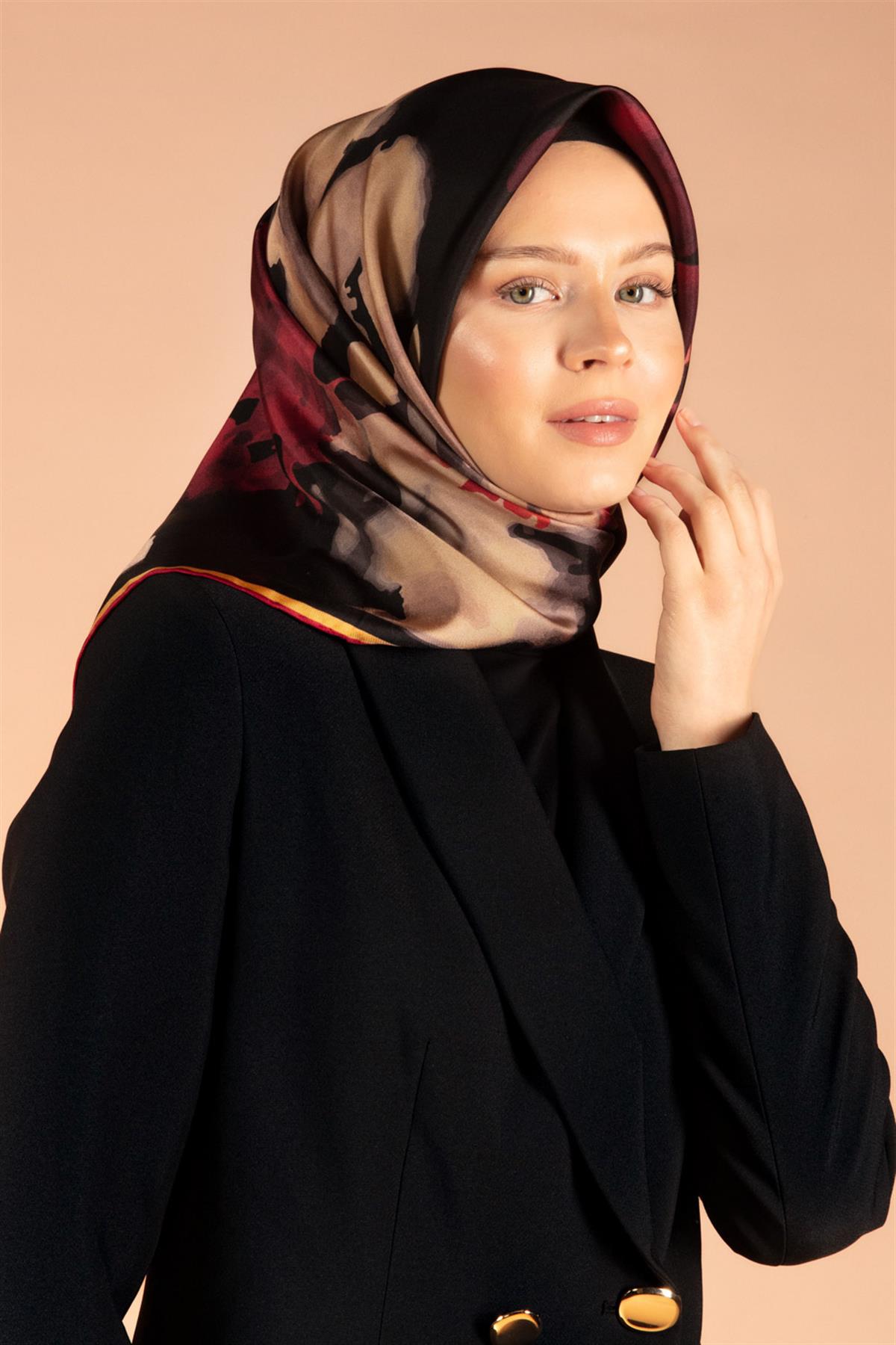 %100 Twill İpek Yaprak Desenli Siyah - Bordo Renkli 90x90 Eşarp Dikim Şekli : El Dikişi