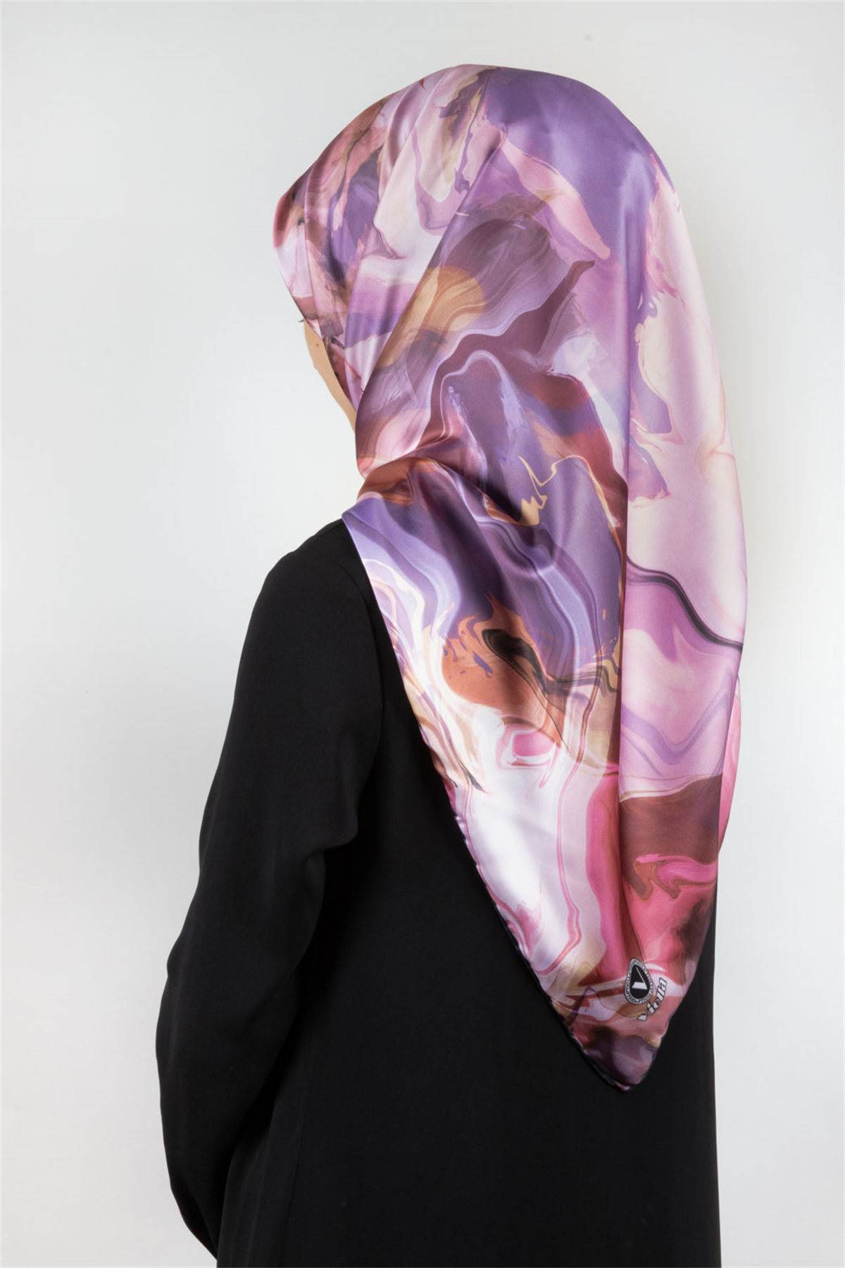 Twill Batik Desenli Mor Renkli 90x90 Eşarp (İpek İçermez) Kenar Dikiş Şekli El Dikişli