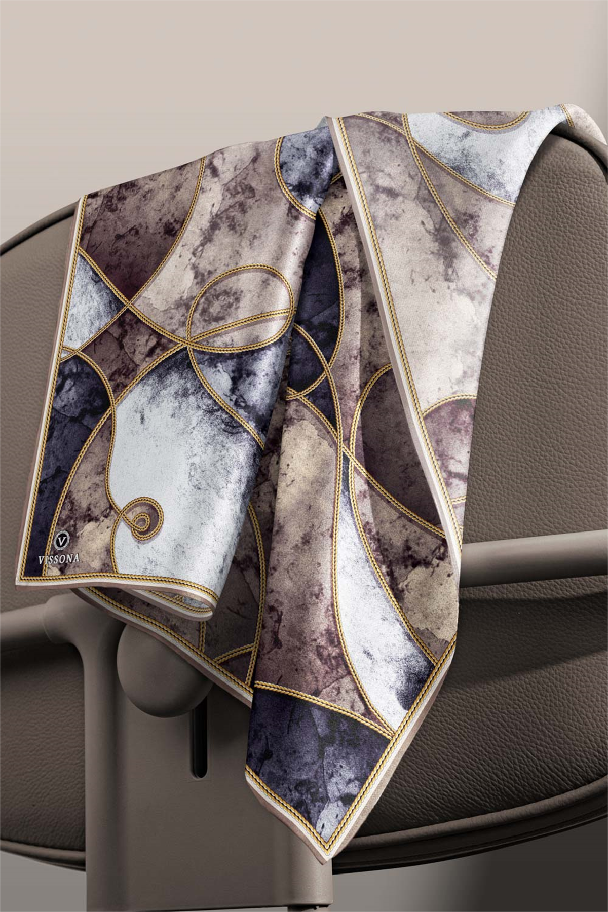 % 57 İPEK % 43 VİSKON Twill İpek Zincirli Mermer Desenli Bej - Gri Renkli 90x90 Eşarp Dikim Şekli : El Dikişi