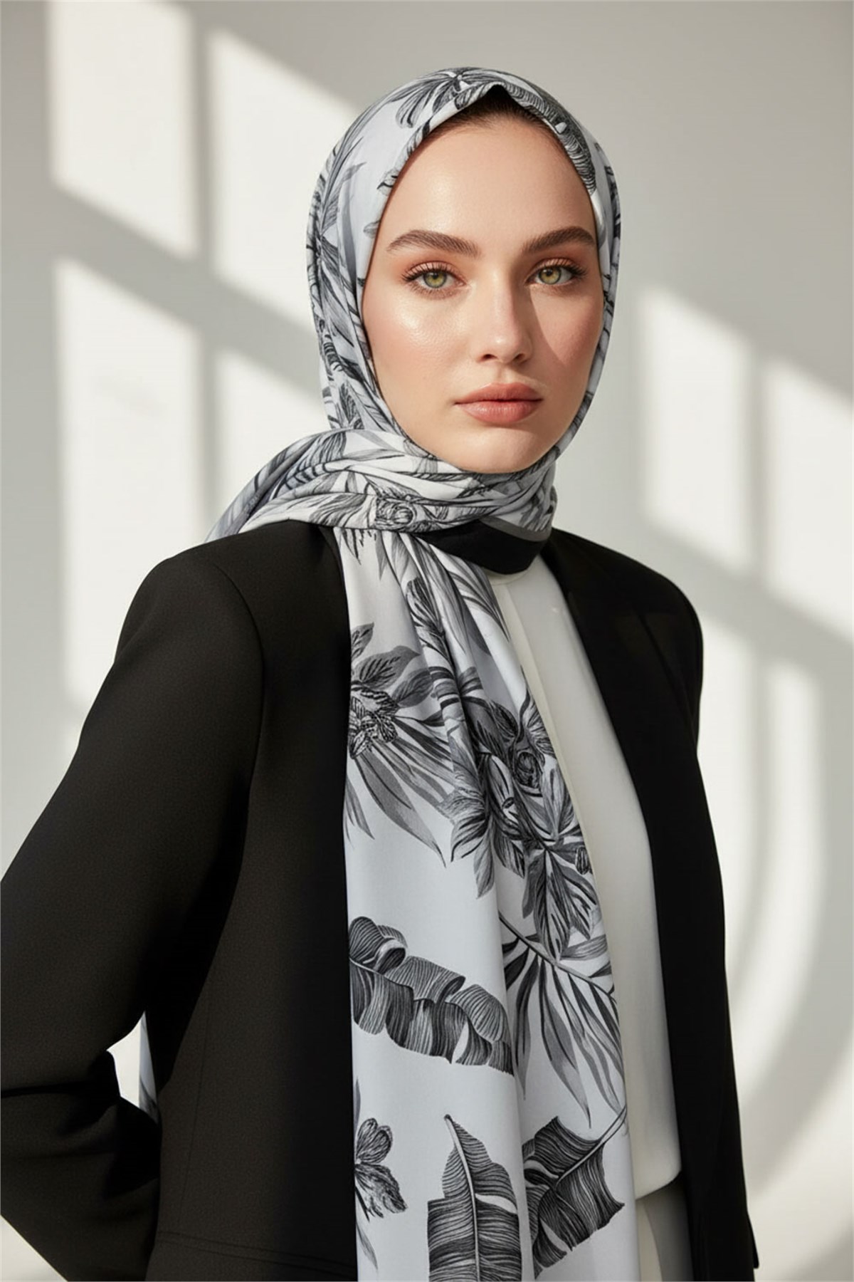 KREP YAPRAK DESENLİ GÜMÜŞ - GRİ RENKLİ 75X195 KIRIŞMAZ ŞAL