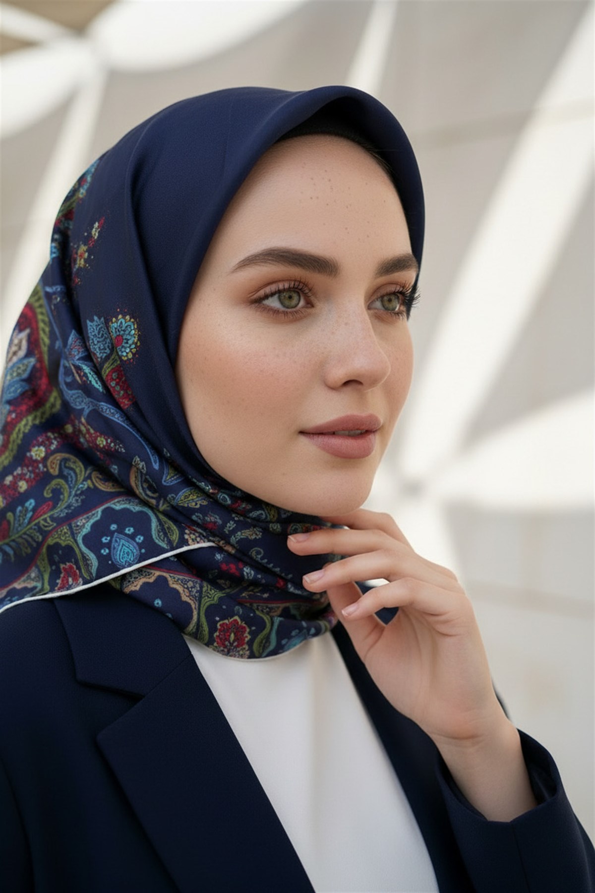 100% Twill İpek Etnik Desenli Lacivert - Bordo Renkli 90x90 Dikim Şekli : El Dikişi Eşarp