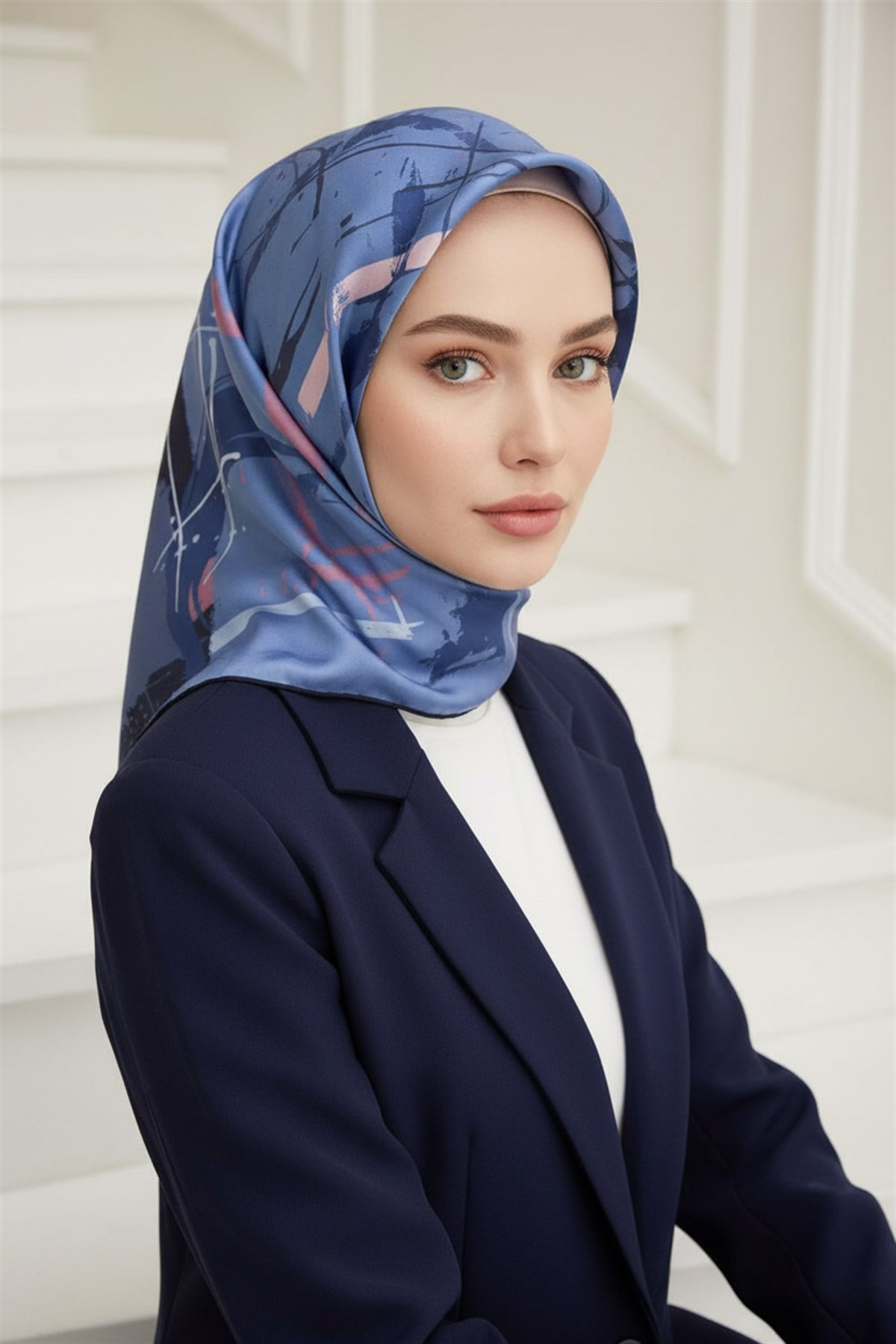 %57 İPEK %43 VİSKON Twill İpek Geometrik Desenli İndigo - Gül Kurusu Renkli 90x90 Eşarp Dikim Şekli : El Dikişi