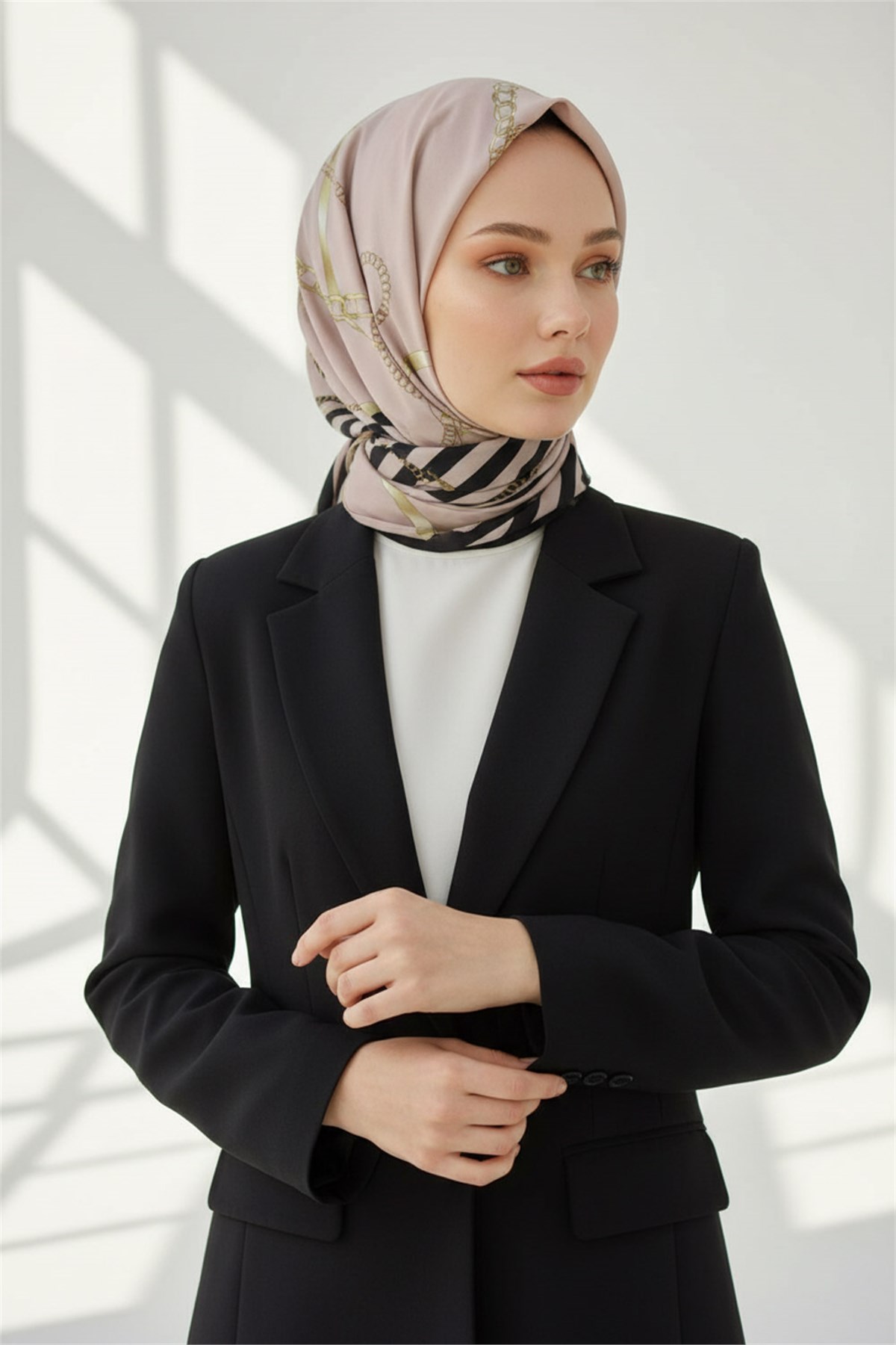 KREP ÇİZGİLİ DESENLİ VİZON - SİYAH RENKLİ 75X195 KIRIŞMAZ ŞAL