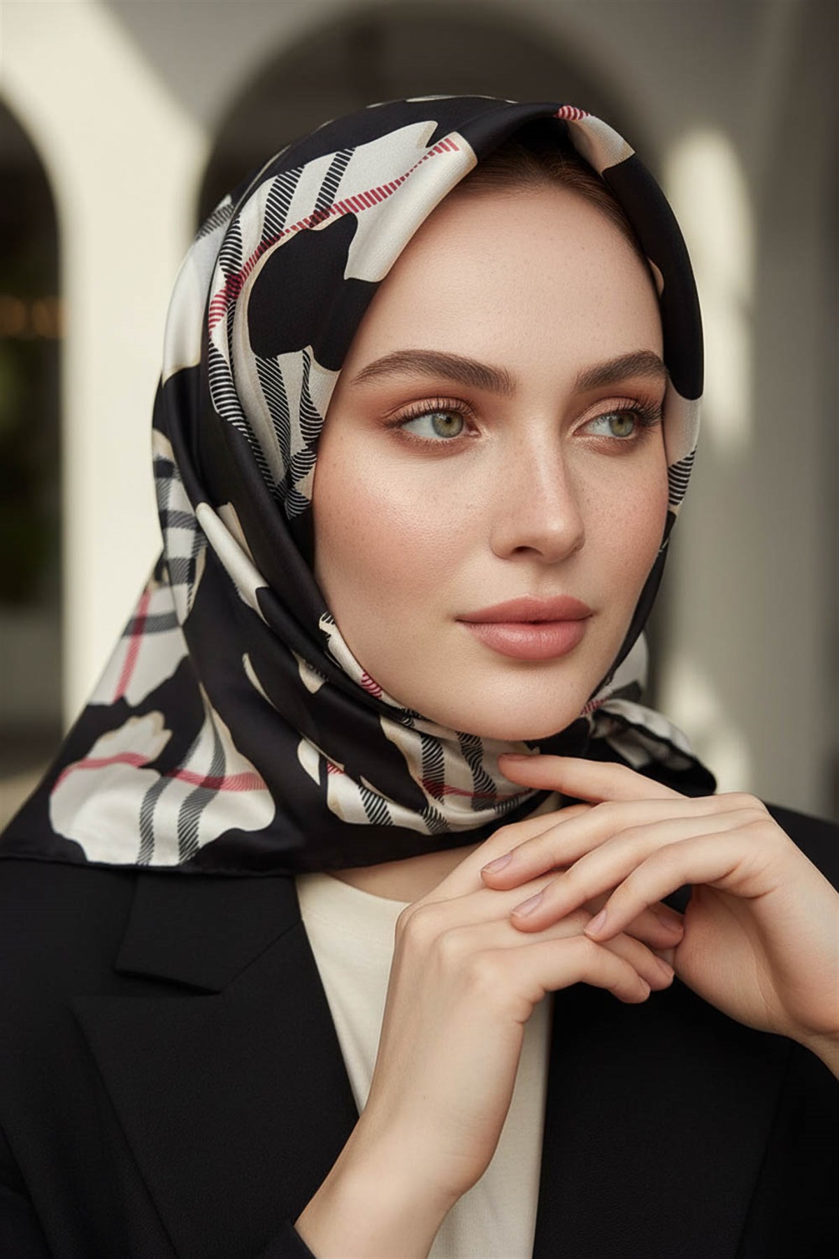 %100 Twill İpek Leopar Desenli Siyah - Krem Renkli 90x90 Eşarp Dikim Şekli : El Dikişi