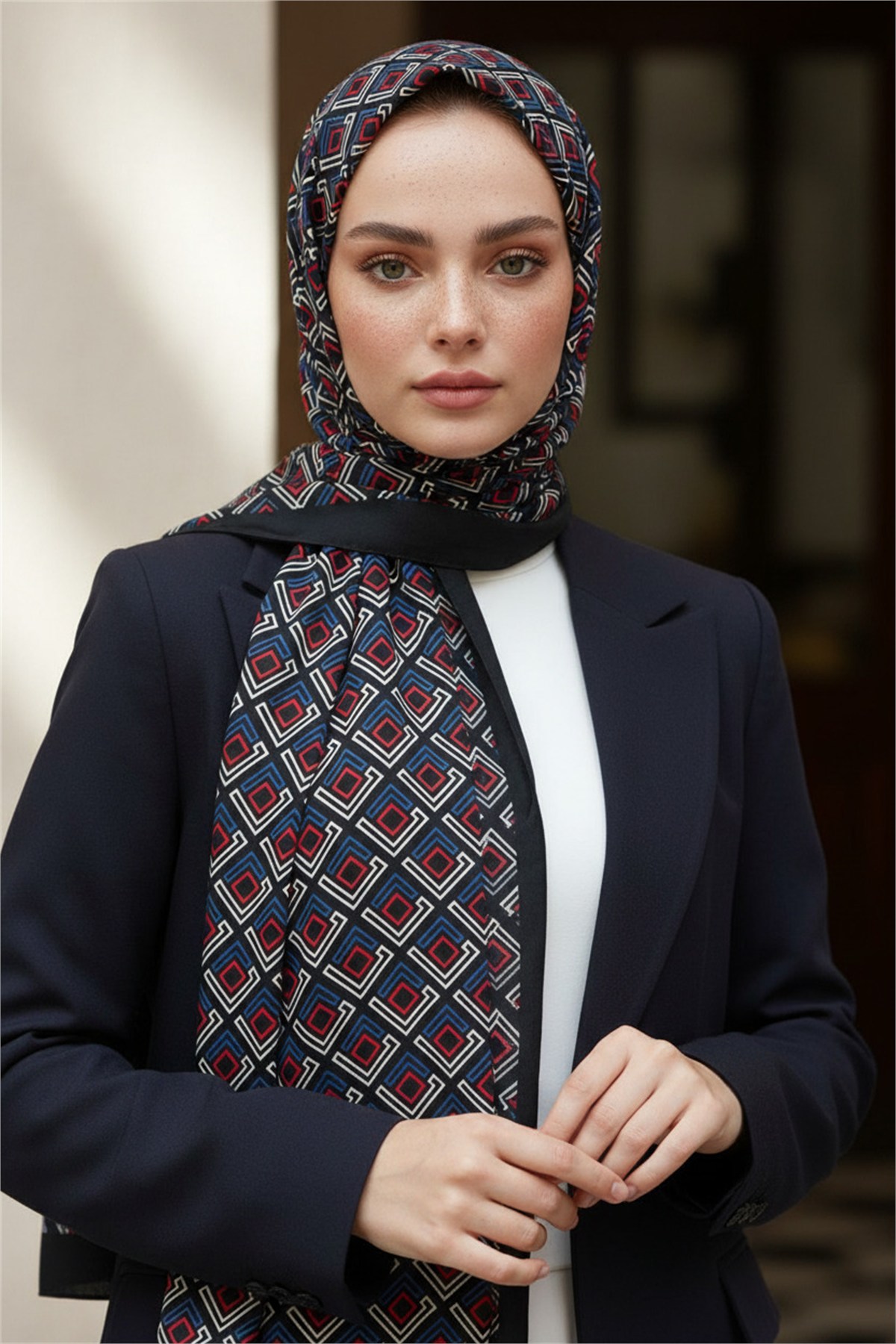 KREP MİNİ MOTİF DESENLİ İNDİGO - KIRMIZI RENKLİ 75X195 KIRIŞMAZ ŞAL