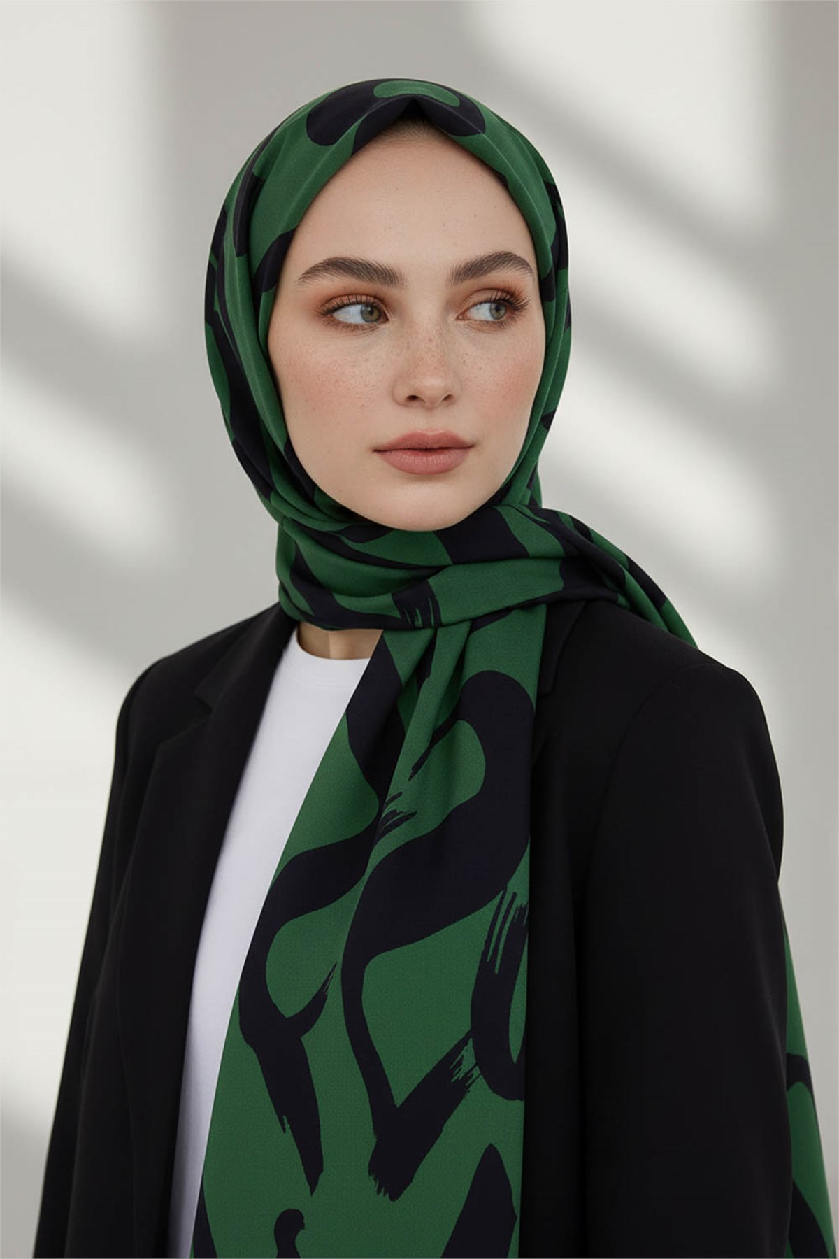 KREP FIRÇA DARBESİ DESENLİ ZÜMRÜT YEŞİLİ RENKLİ 75X195 KIRIŞMAZ ŞAL