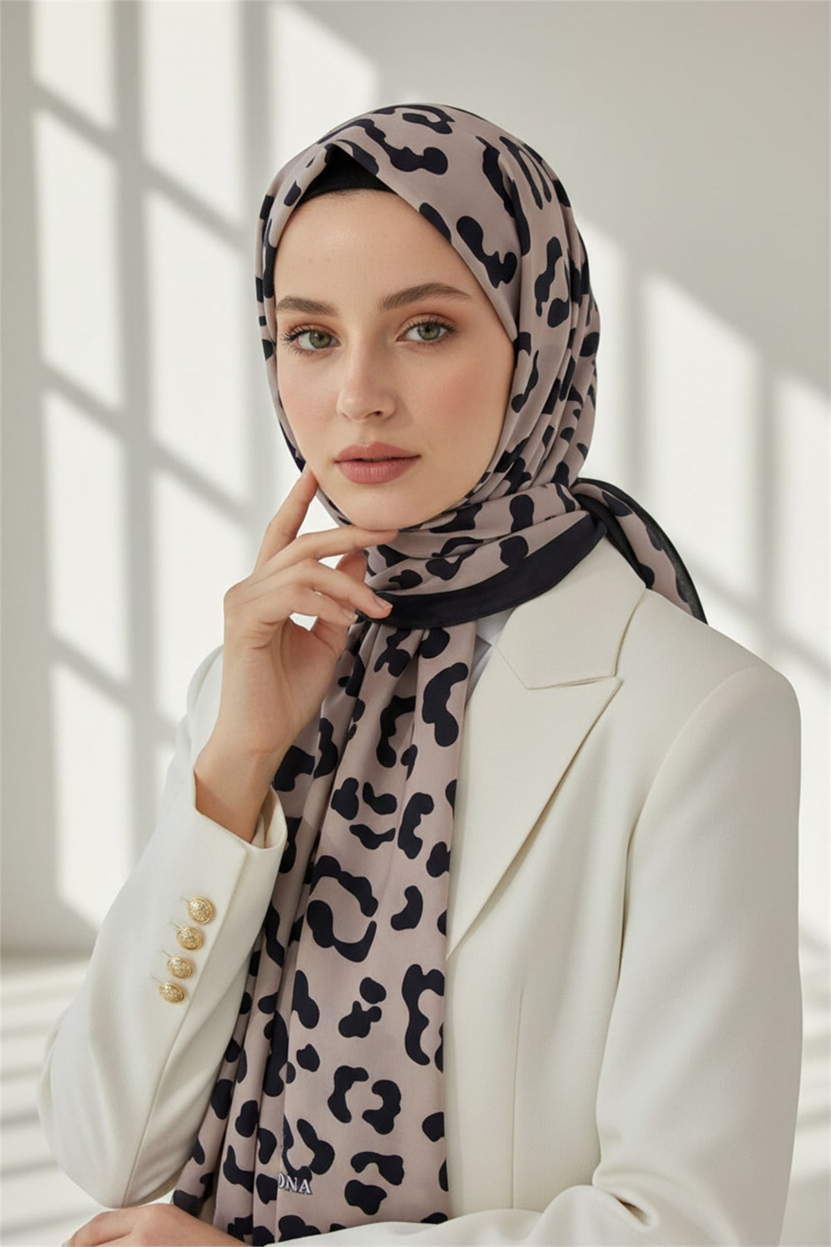 KREP LEOPAR DESENLİ VİZON RENKLİ 75X195 KIRIŞMAZ ŞAL