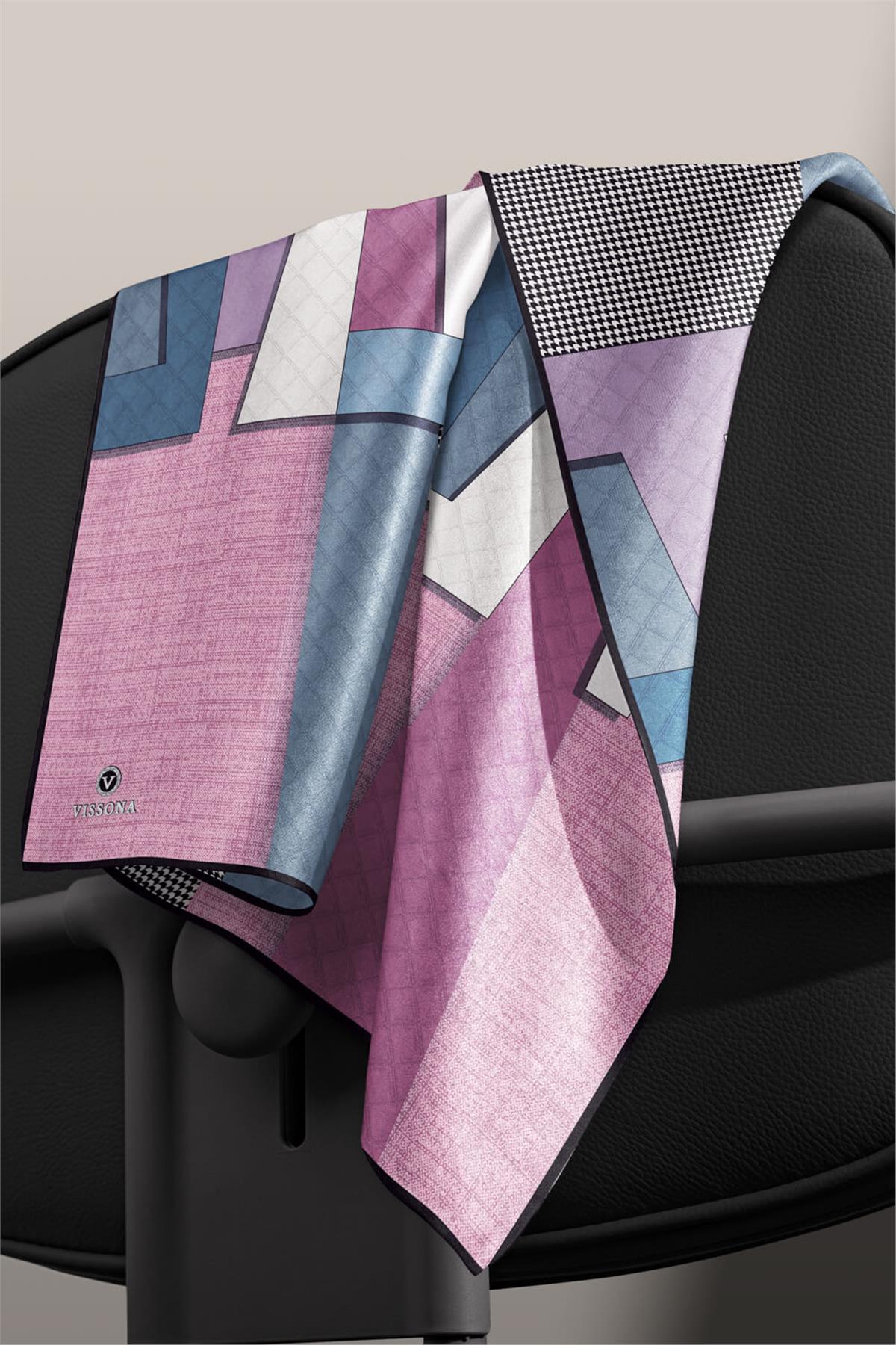%100 Twill İpek Kazayaklı Ve Geometrik Desenli Pembe - İndigo Renkli 90x90 Eşarp Dikim Şekli : El Dikişi