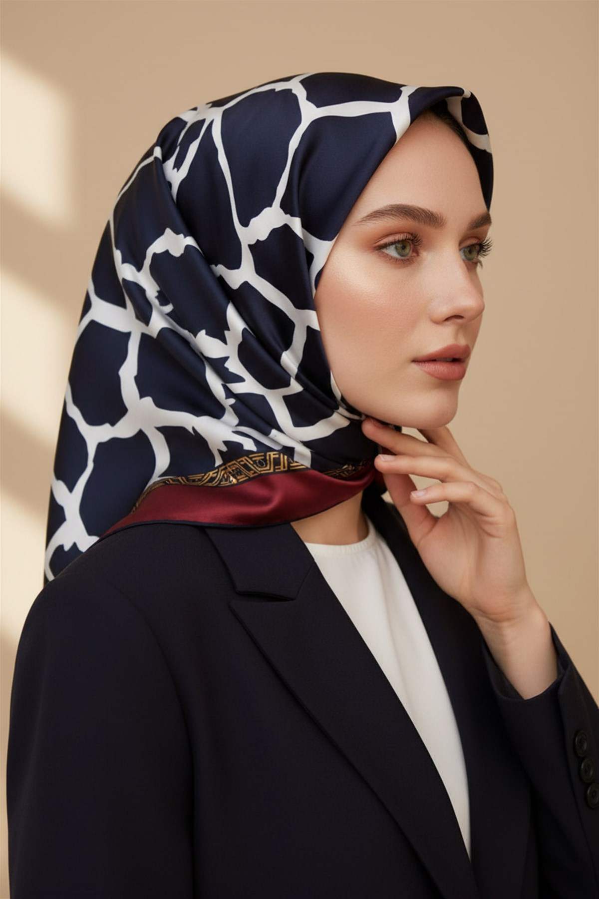 %100 Twill Taş Desenli Lacivert - Bordo Renkli 90x90 Eşarp Dikim Şekli: El Dikişi