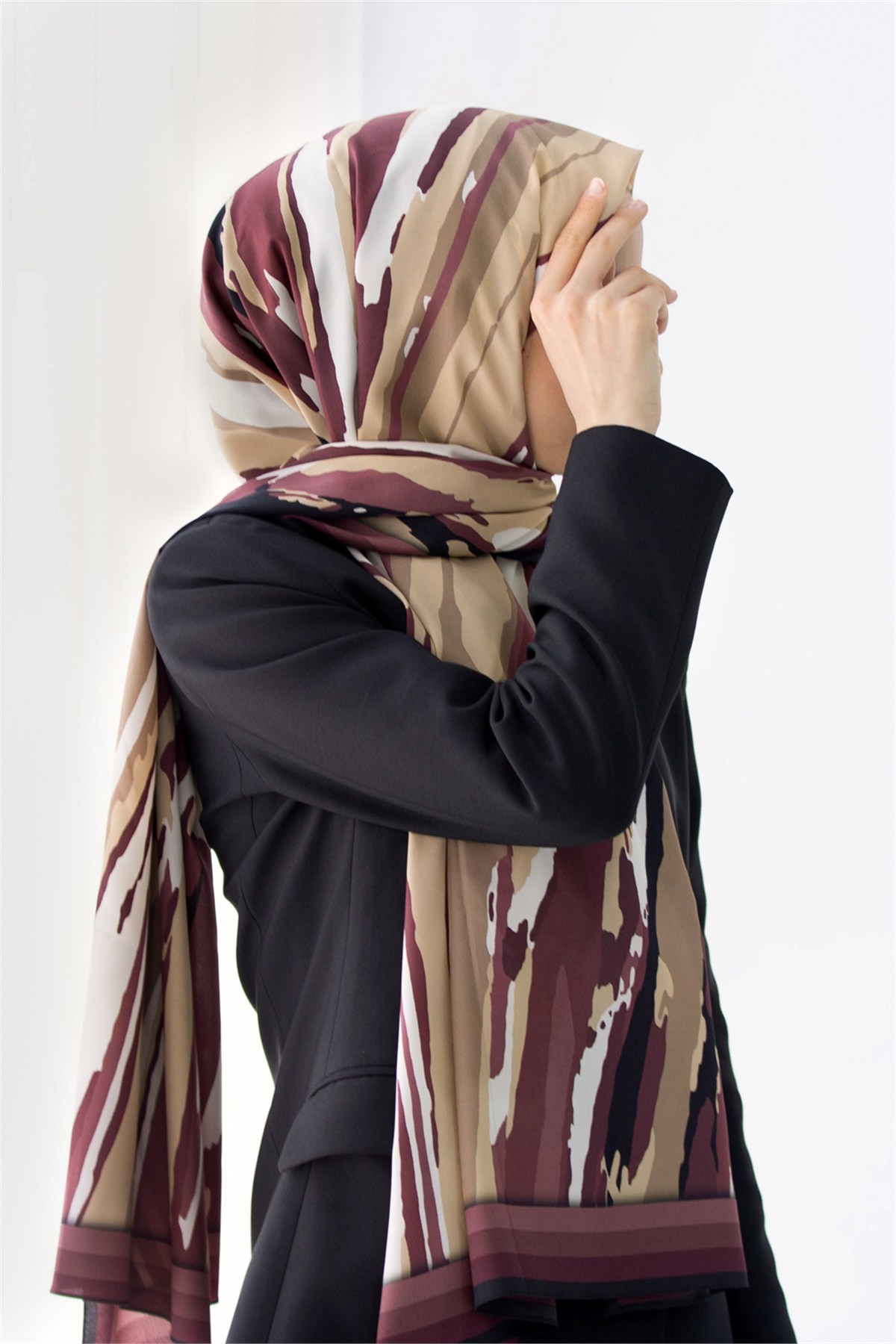 KREP GEOMETRİK DESENLİ GÜL KURUSU RENKLİ 75X195 KIRIŞMAZ ŞAL