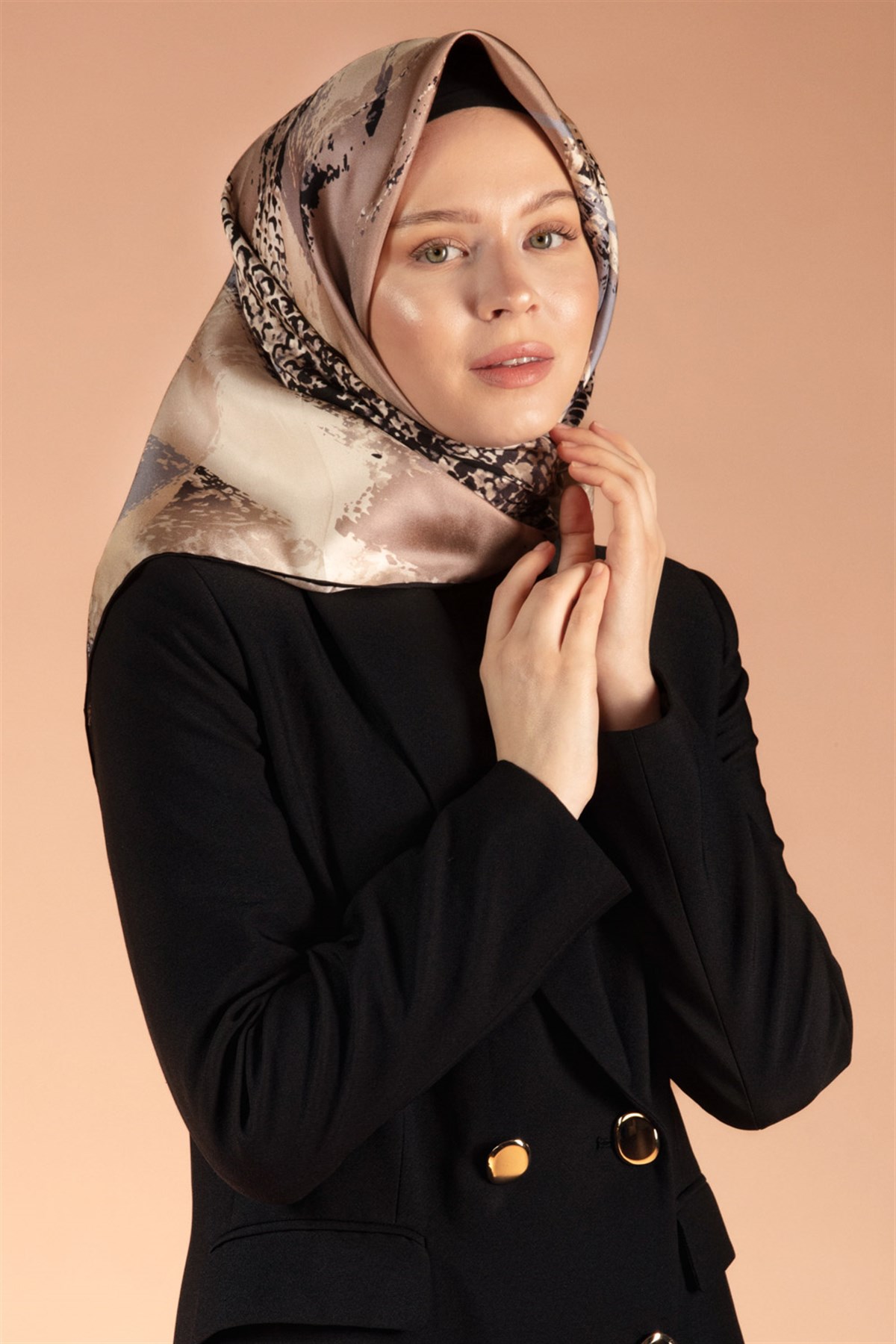 %100 Twill İpek Leopar ve Fırça Desenli Taş Renkli 90x90 Eşarp Dikim Şekli : El Dikişi