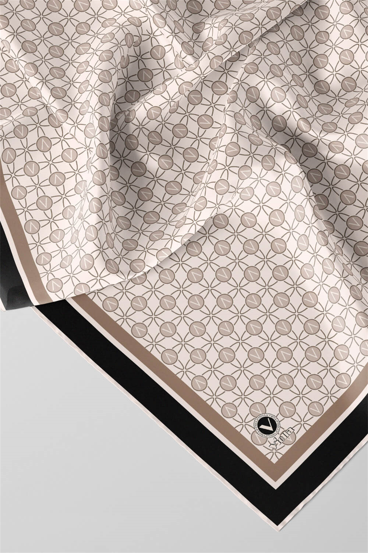 Twill V Desenli Krem Renkli 90x90 Eşarp (İpek İçermez) Dikim Şekli : El Dikişi