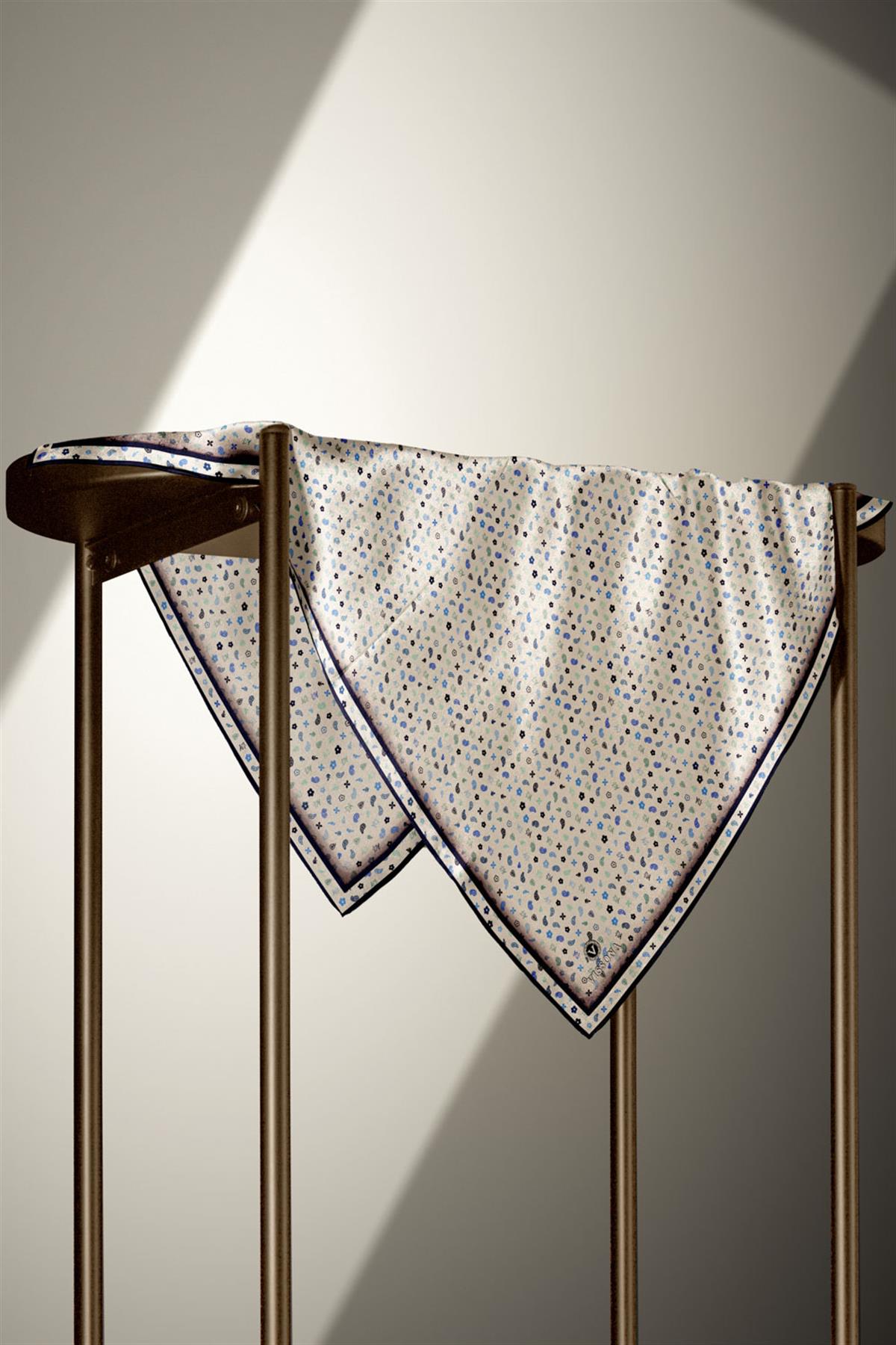 %100 Twill İpek Çıtır Desenli Krem - Lacivert Renkli 90x90 Eşarp Dikim Şekli : El Dikişi