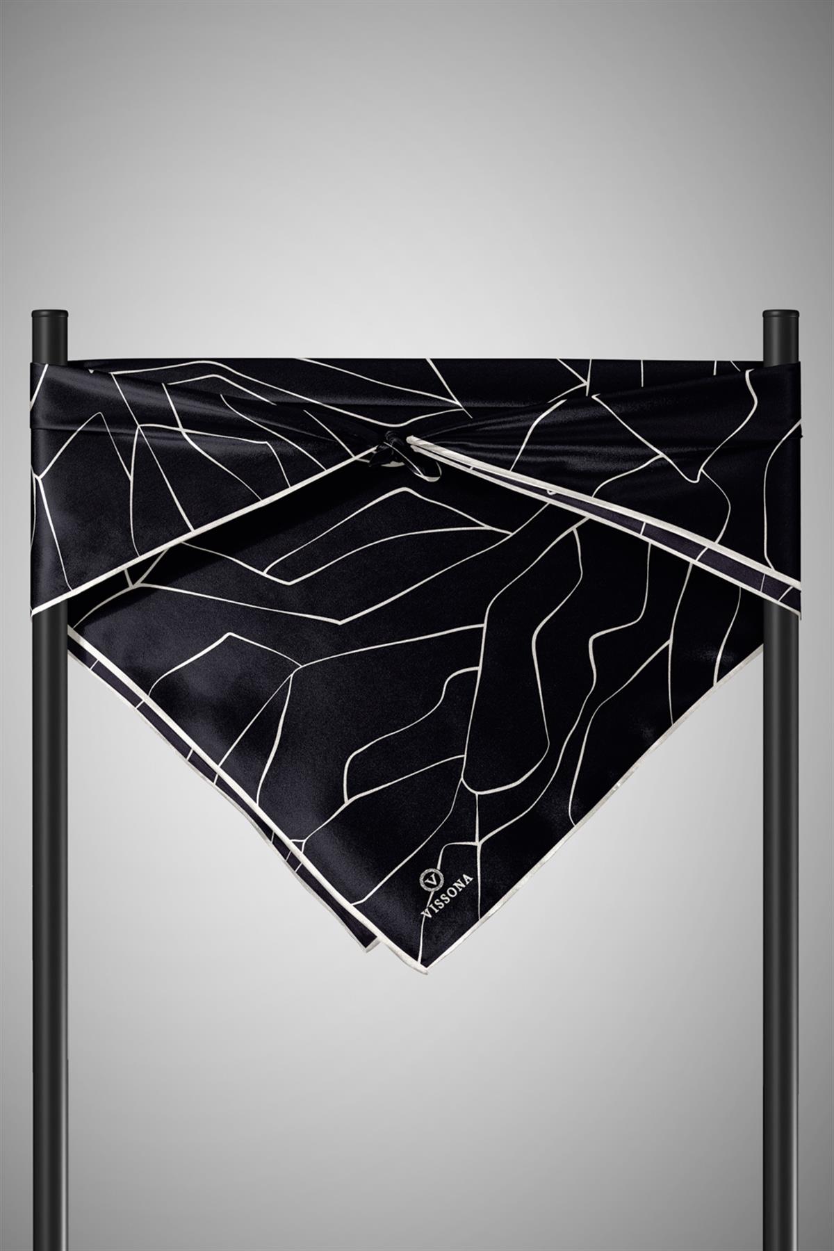 %100 Twill İpek Çizgi Desenli Siyah Krem Renkli 90x90 Eşarp Dikim Şekli : El Dikişi