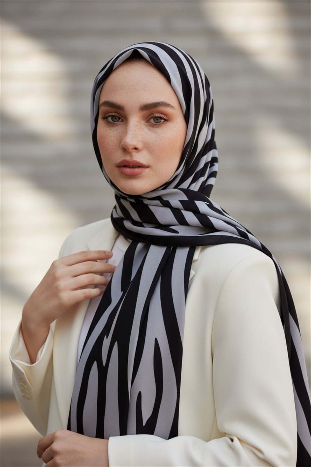Kırışmaz Krep Şal Zebra Desenli Siyah Gri – Kolay Şekil Alan 75x190 cm