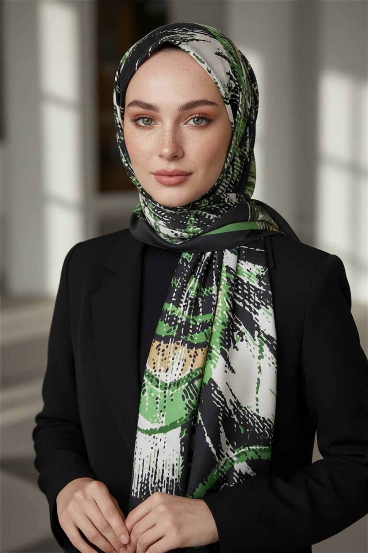 KREP DEGRADELİ ÇİZGİ DESENLİ ZÜMRÜT YEŞİLİ RENKLİ 75X195 KIRIŞMAZ ŞAL