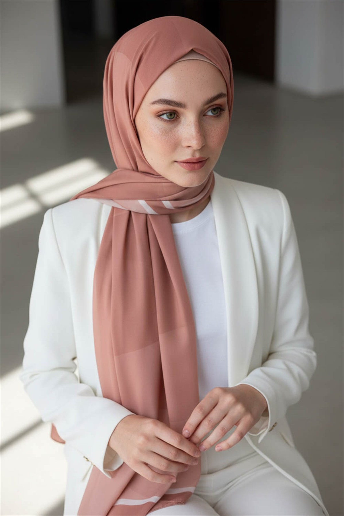 KREP GEOMETRİ DESENLİ SOMON RENKLİ 75X195 KIRIŞMAZ ŞAL