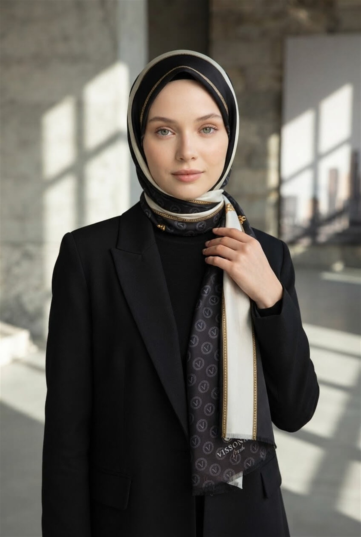 %100 Saf İpek Şal İnce Saten Vual Dokuma Geometrik Desenli Beyaz - Siyah Renkli 90x210 Şal
