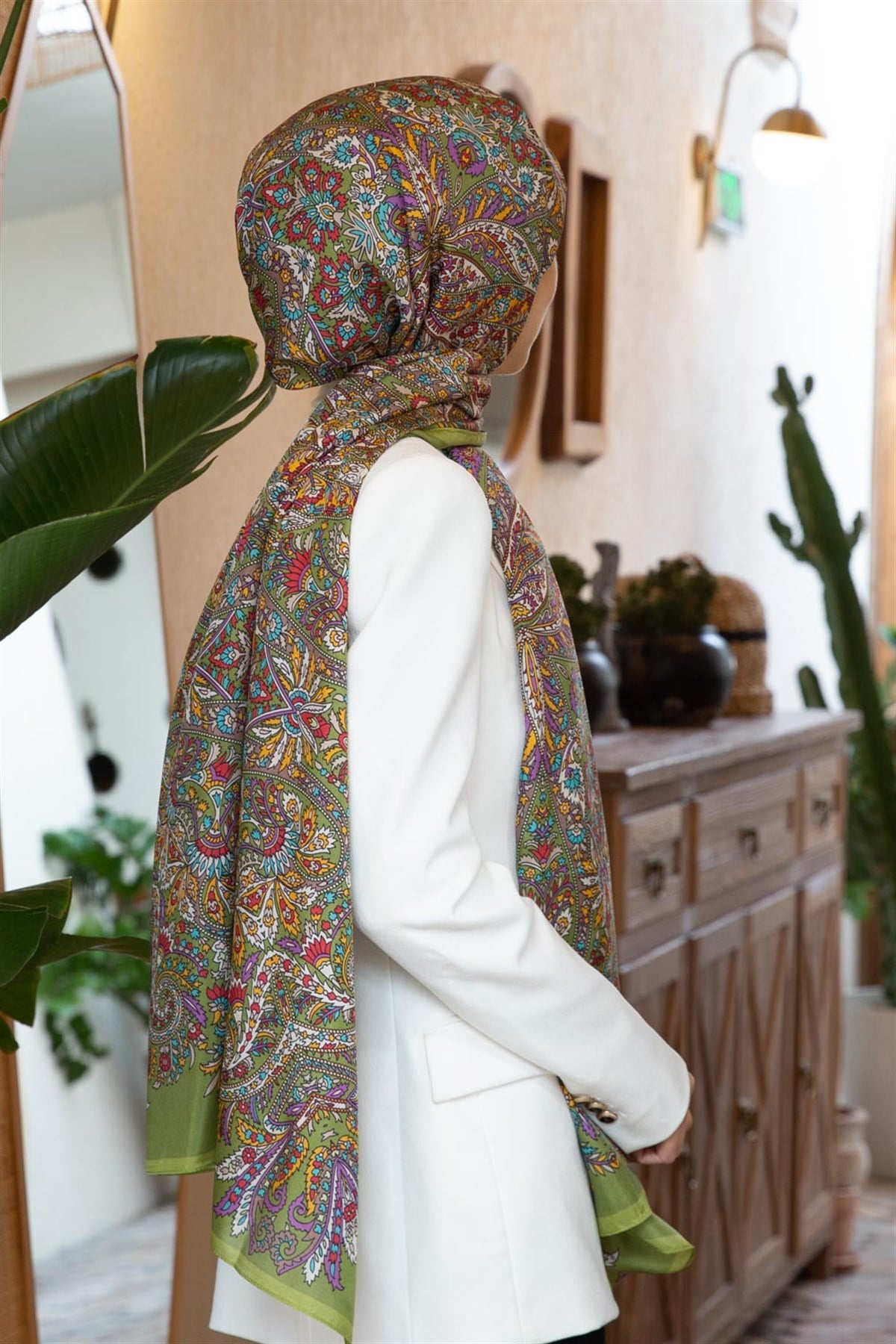 100% İpek Etro Desenli Fıstık Yeşili - Kırmızı Renkli 92x210 Şal