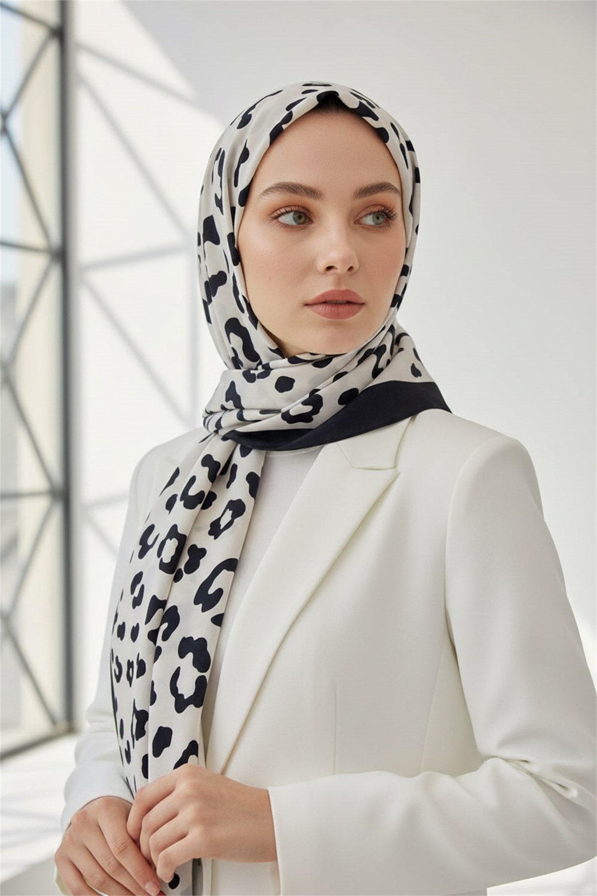 KREP LEOPAR DESENLİ KREM RENKLİ 75X195 KIRIŞMAZ ŞAL