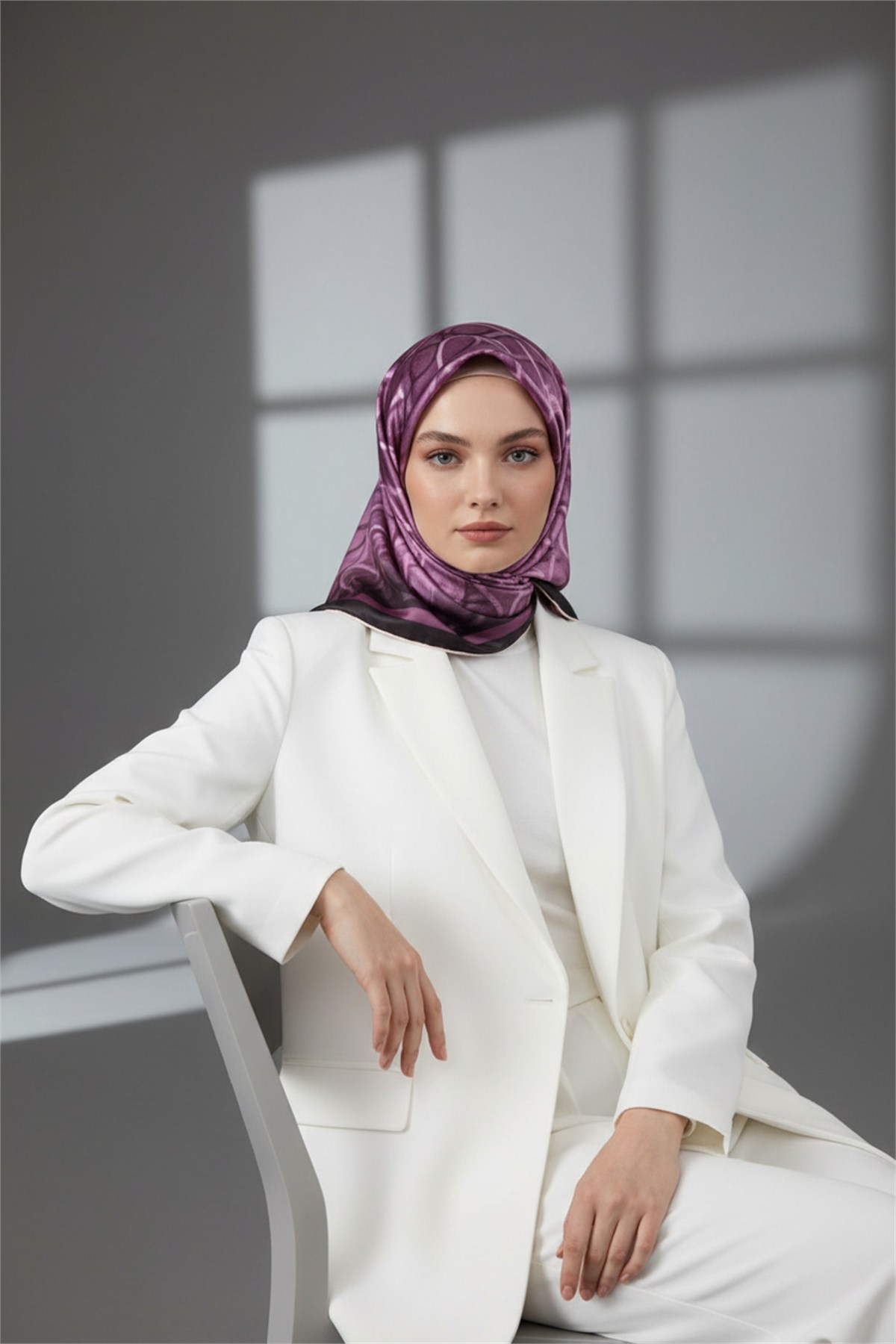 Kristal Geometrik Desenli Lila Renkli 90x90 Eşarp (İpek İçermez) Kenar Dikiş Şekli El Dikişli