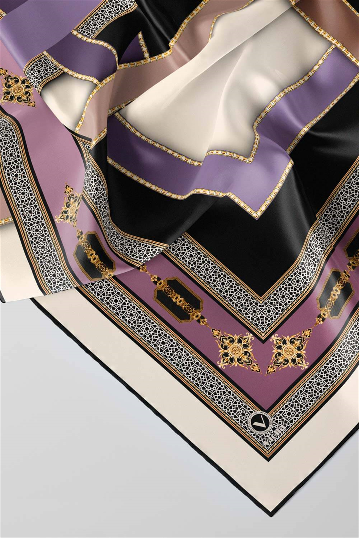Twill Gold Detaylı ve Antik Motif Desenli Lila Renkli 90x90 Eşarp (İpek İçermez) Kenar Dikiş Şekli El Dikişli