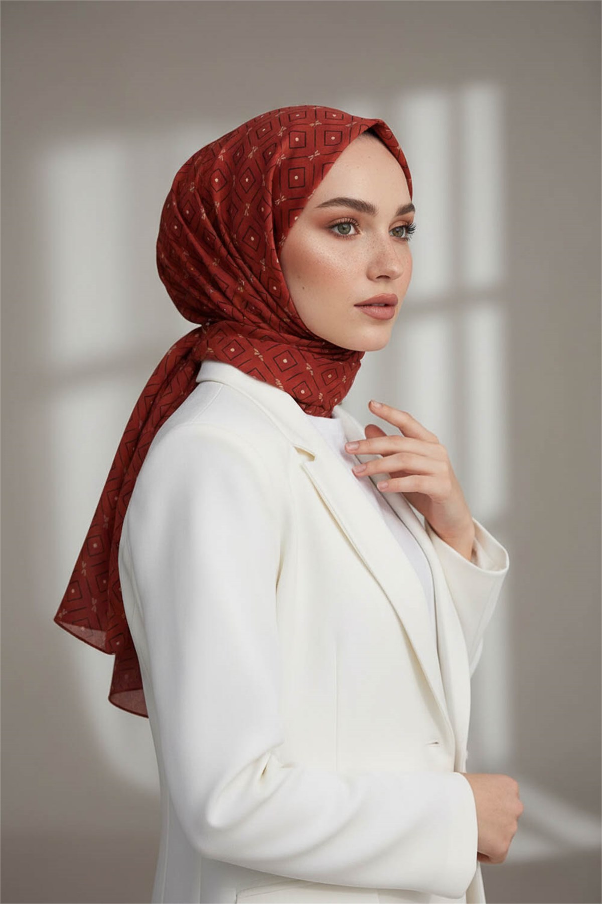 KREP GEOMETRİK DESENLİ BORDO RENKLİ 75X195 KIRIŞMAZ ŞAL