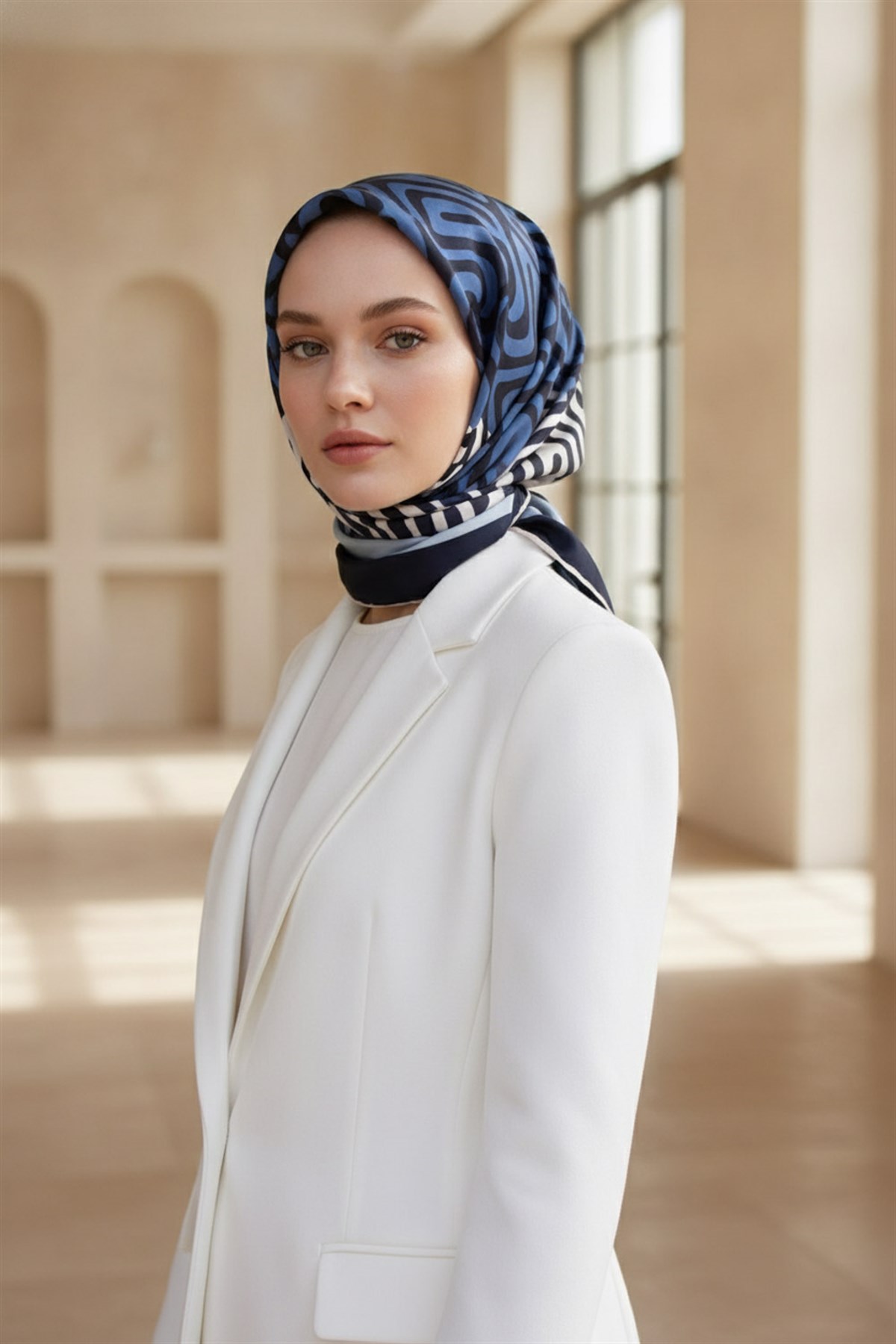 100% Twill İpek Bordürlü Dalga Desenli İndigo - Lacivert Renkli 90x90 Dikim Şekli : El Dikişi Eşarp