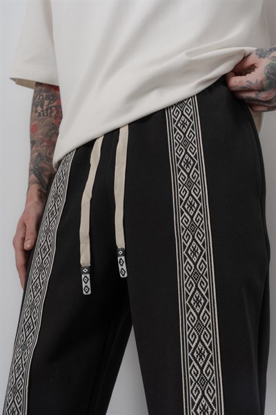 Erkek Etnik Şerit Detaylı Doubleface Baggy Eşofman Altı Siyah