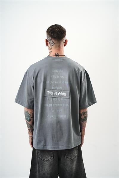 Erkek Try To Pray Nakışlı Oversize T-Shirt Füme