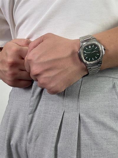 84 Vivaldi Green Screen Vintage Wristhwatch VV