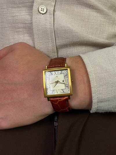 Arvelle Vintage The Retro Monarch