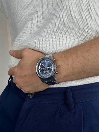 C.H Navy Blue Round Screen Wintage Wristhwatch