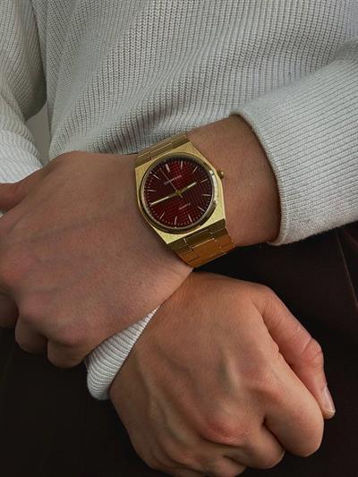 C.S Gold Cord Red Screen Vintage Wristhwatch