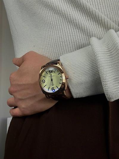 Dark Brown Skin Cord Vintage Wristhwatch