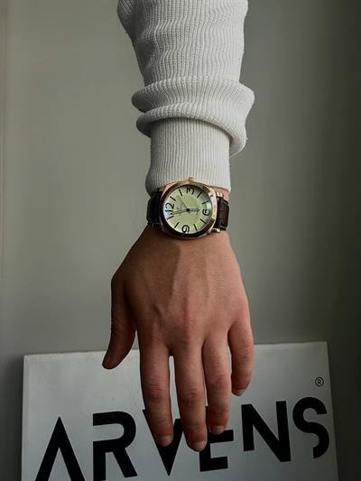 Dark Brown Skin Cord Vintage Wristhwatch