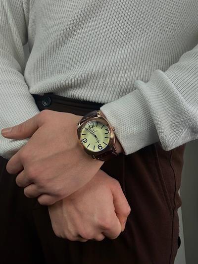 Dark Brown Skin Cord Vintage Wristhwatch