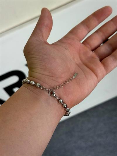 Elizabeth Dot Bracelet
