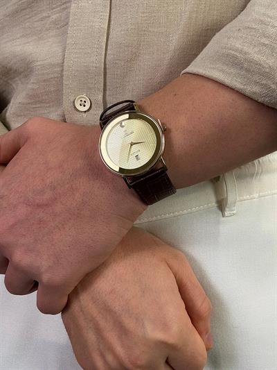 Golden Brown Leather Cord Vintage Wristhwatch VV