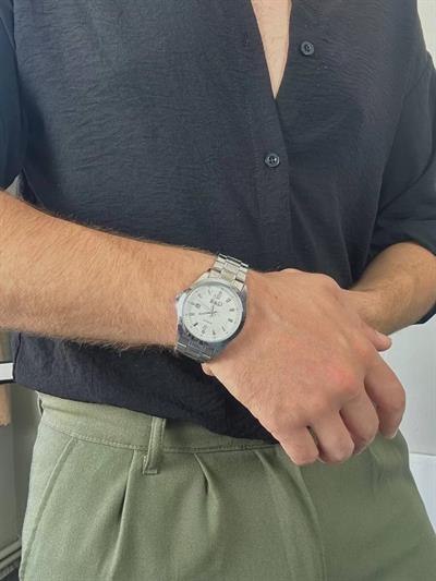 Q.P Silver Vintage Wristhwatch