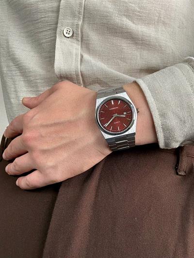 Red İnside Vintage Wristhwatch