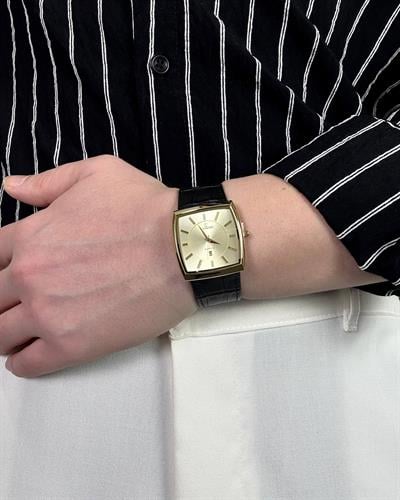 Royal Black Square Leather Cord Vintage Wristhwatch VV