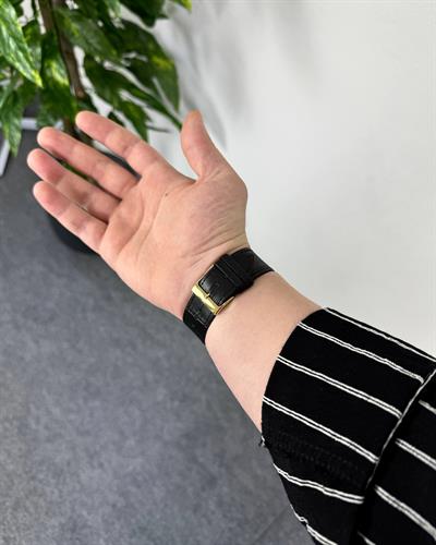 Royal Black Square Leather Cord Vintage Wristhwatch VV