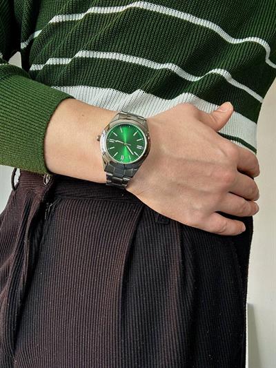 Silver Strap Green Dial Vintage Wristhwatch