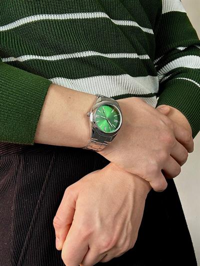 Silver Strap Green Dial Vintage Wristhwatch