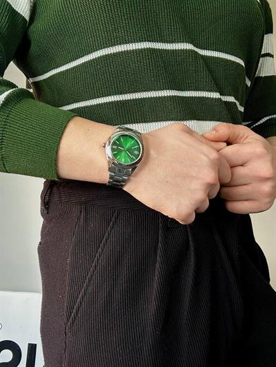 Silver Strap Green Dial Vintage Wristhwatch