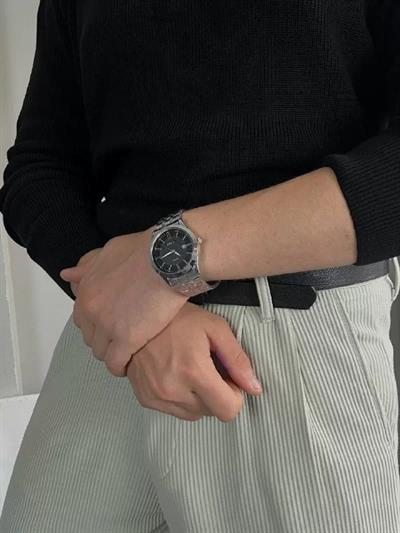 T.T Black Screen Vintage Wristhwatch