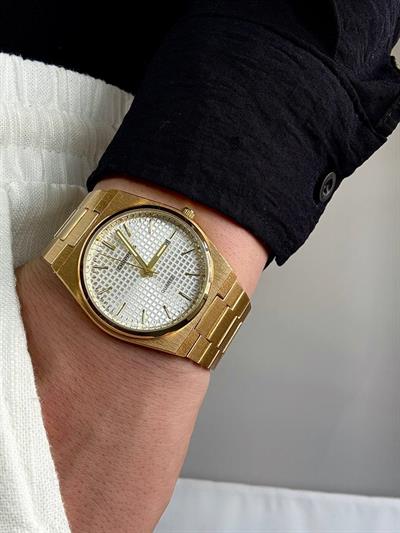 White Dial Gold Vintage Wristwatch